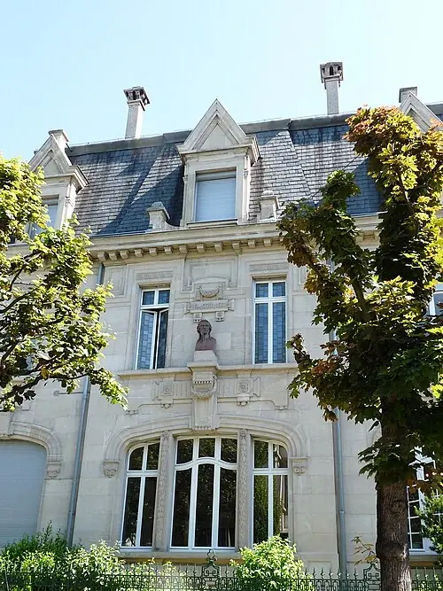 La villa de 1905 qui abrite Le Club, quartier de l'Orangerie a Strasbourg